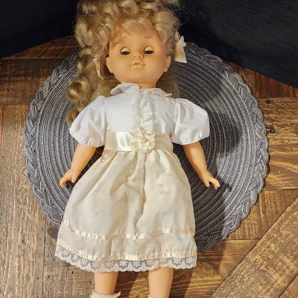 Lucky Bell Doll - Vintage - Collectable - Picture 2 of 7